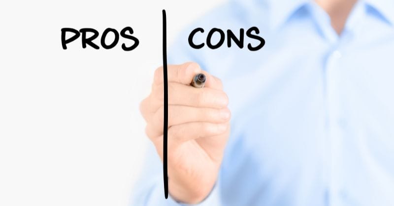 Pros and cons of blogging on facebook